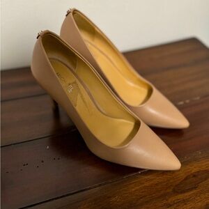 Michael kors classic pumps